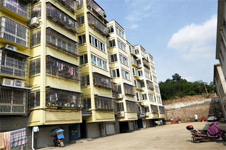 酿造厂小区3室2厅1卫114㎡